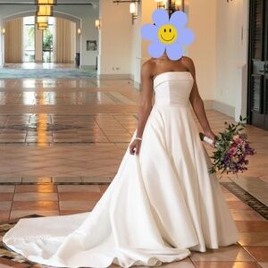 Beautiful Classic wedding dress